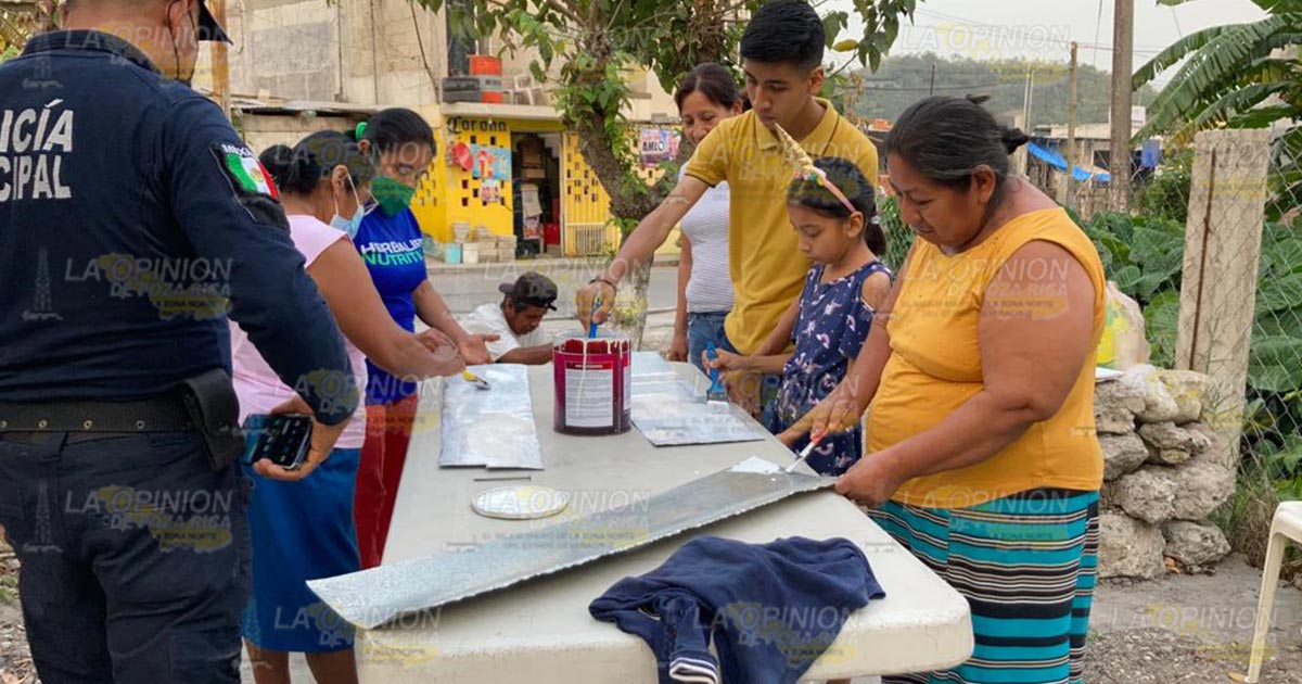 Policías realizan tareas de proximidad social Policías realizan tareas de proximidad social 2