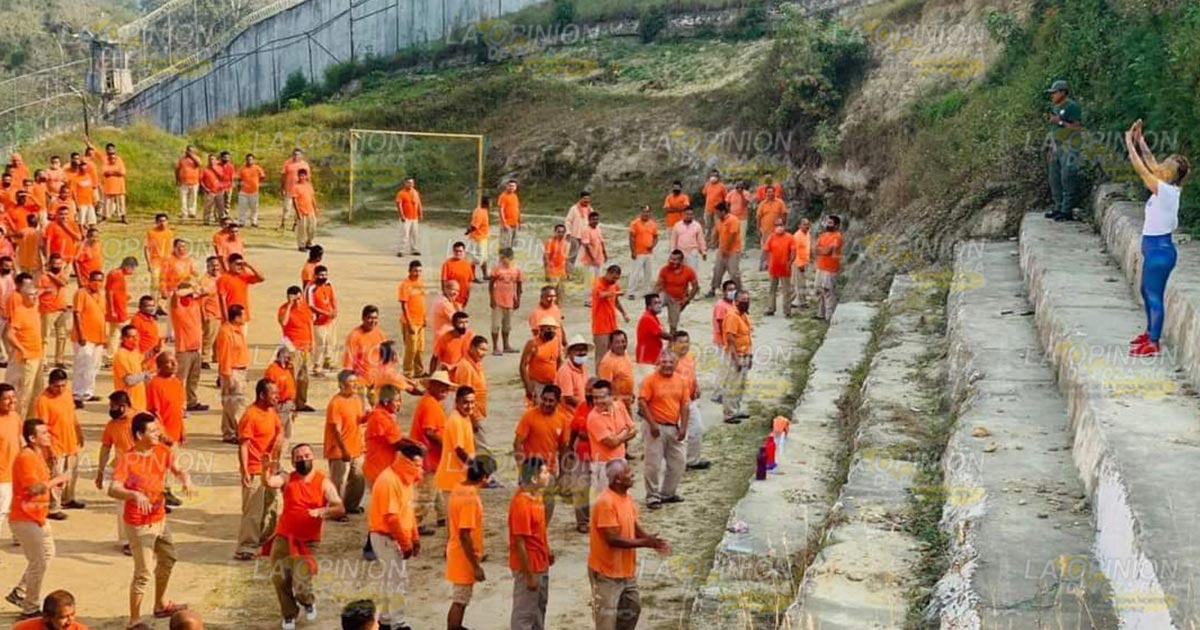 Presos hacen zumba en el Cereso de Papantla Presos hacen zumba en el Cereso de Papantla