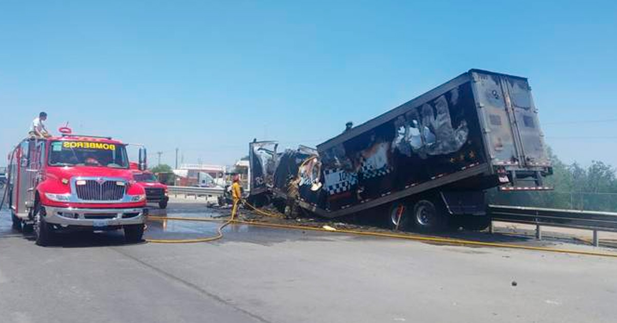Queman 4 tráileres que esperaban cruzar de Reynosa a Pharr, en Texas