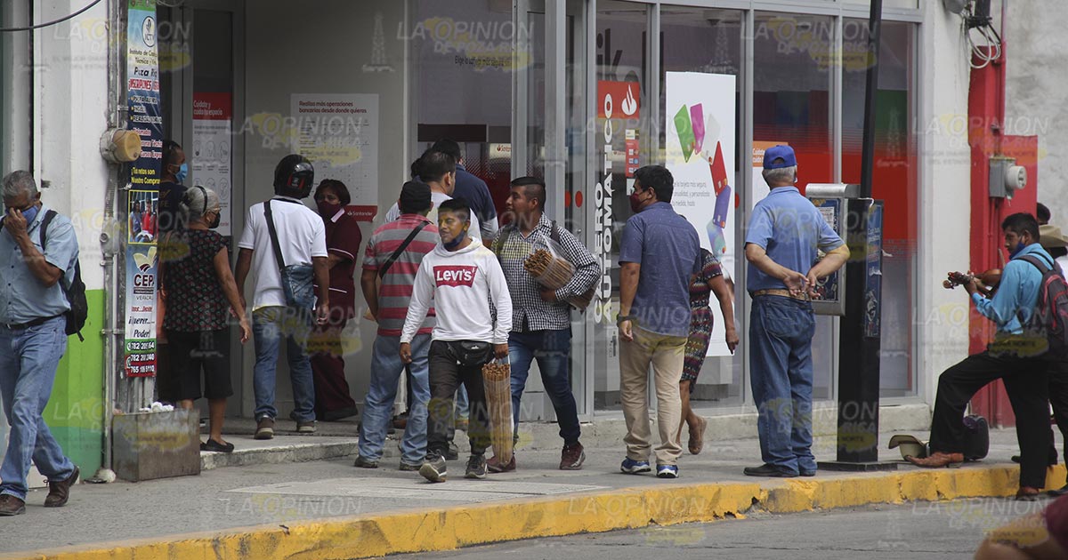 Santander los deja por horas en el sol
