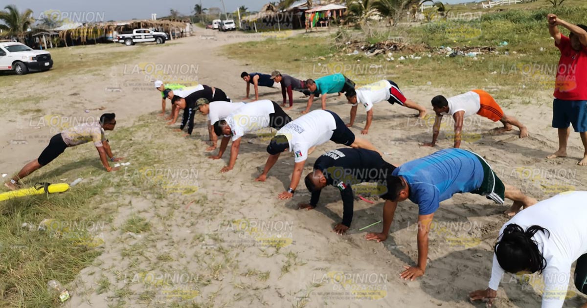 Se capacitan en rescate acuático