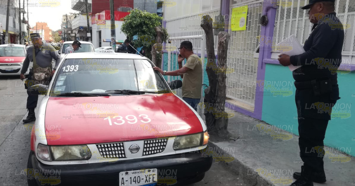 Taxista arrolla a policía del IPAX