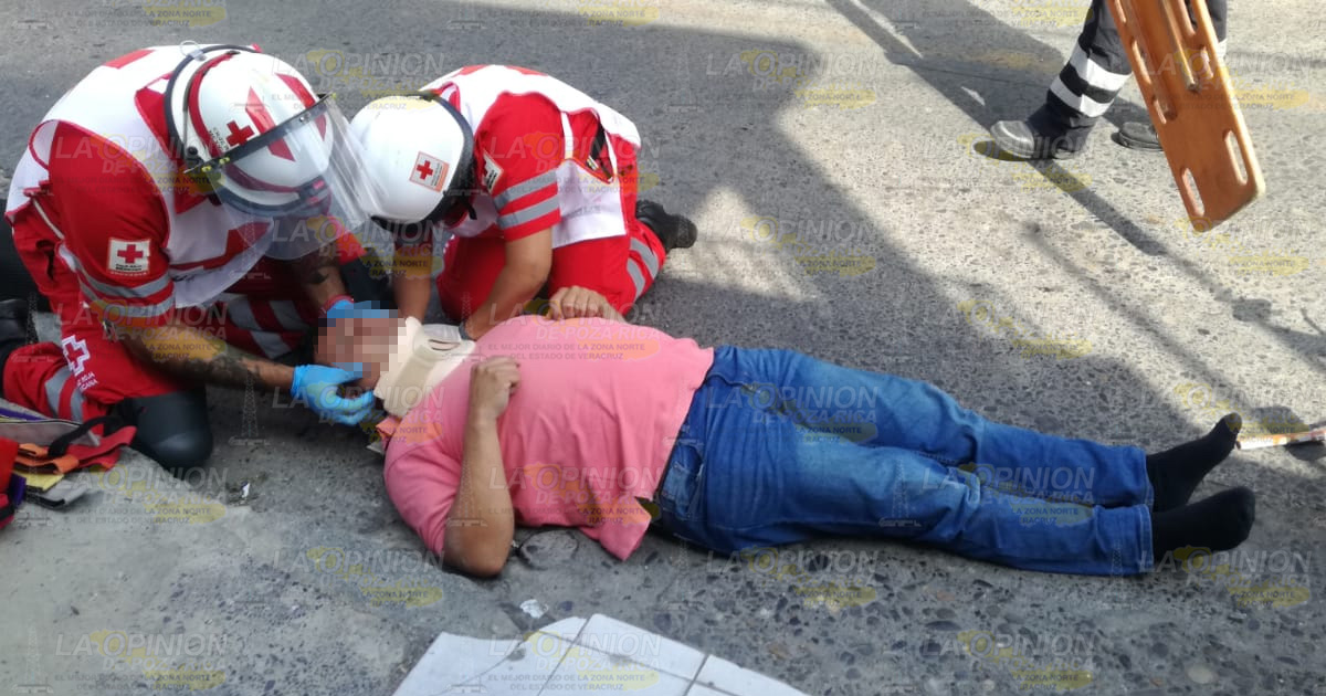 Taxista arrolla a policía del IPAX