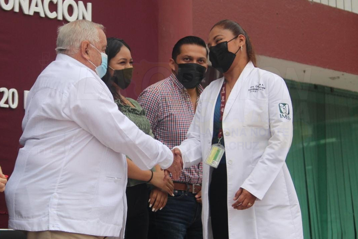 Vacunan contra covid-19, a personas de 18 años en adelante, rezagados y del sector salud en Poza Rica