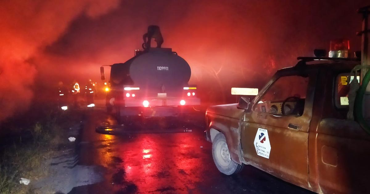 ¡Vuelca pipa y se incendia!