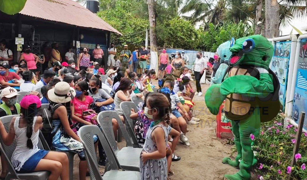 Niños aprenden sobre las tortugas en Tecolutla