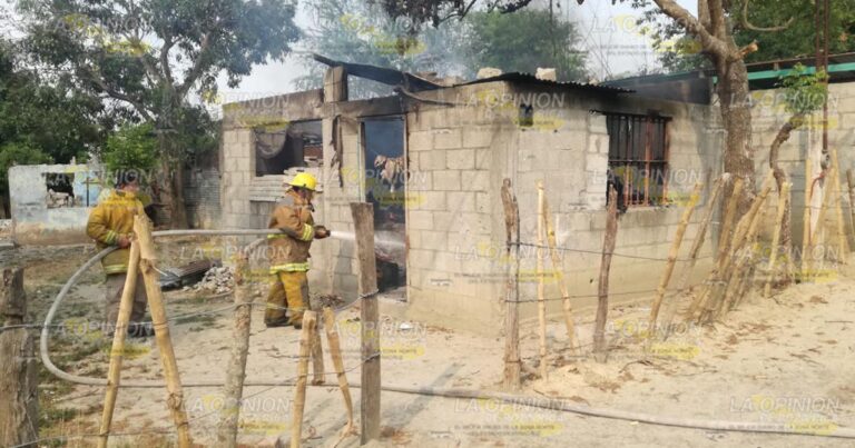 Arde vivienda donde mataron a 4 personas en Tuxpan