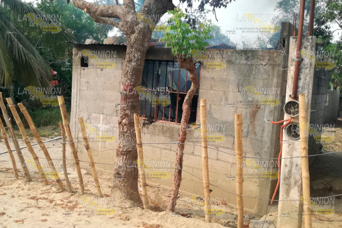 Arde vivienda donde mataron a 4 personas en Tuxpan Arde vivienda donde mataron a 4 personas en Tuxpan 7