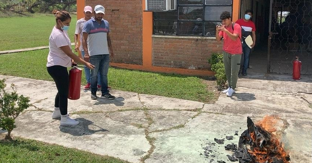 Capacita PC a estudiantes en el manejo de extintores