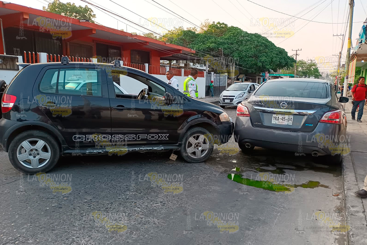 Choca con auto estacionado Choca con auto estacionado 4