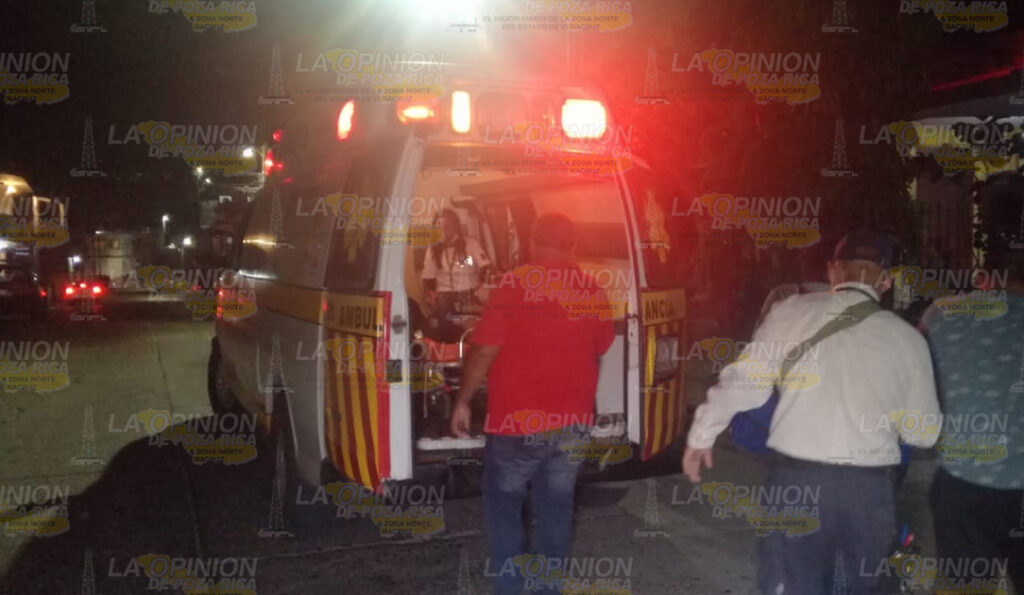 Esquiva balón y derrapa su moto en el centro de Tuxpan