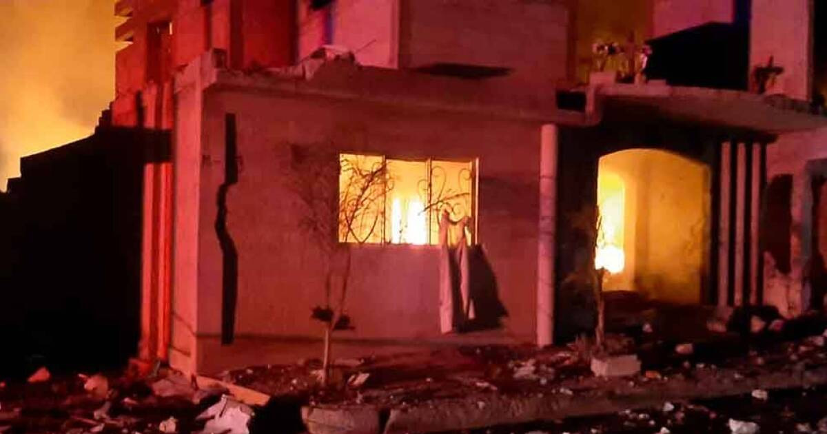 Reportan al menos dos muertos por explosión de polvorín en Puebla