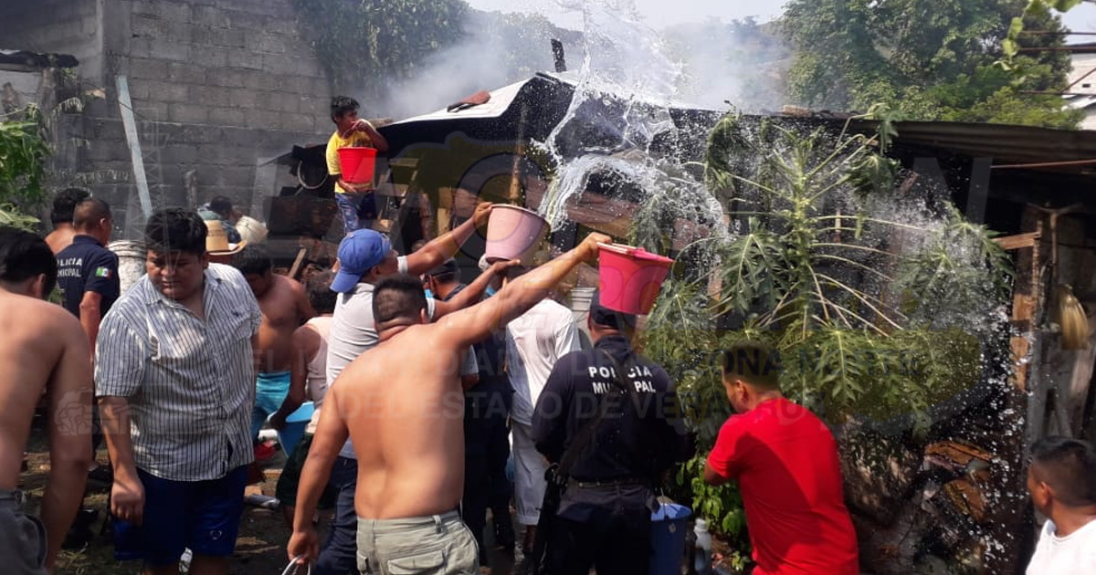 Explota gas refrigerante e incendia una casa