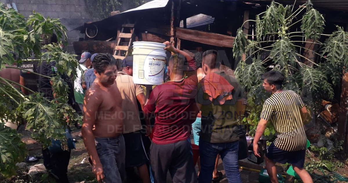 Explota gas refrigerante e incendia una casa