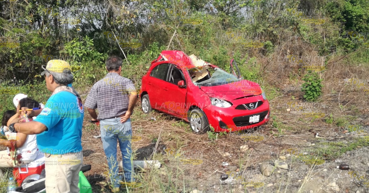Familia vuelca en la Tuxpan Tamiahua ¡vive de milagro!