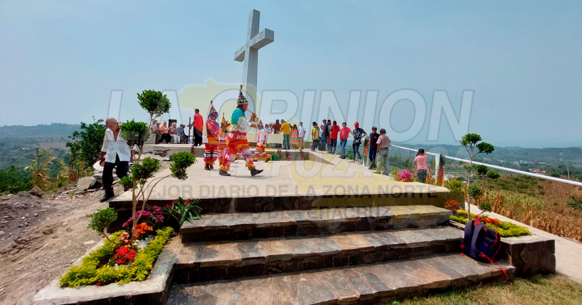 Feligreses celebran el Día de la Santa Cruz
