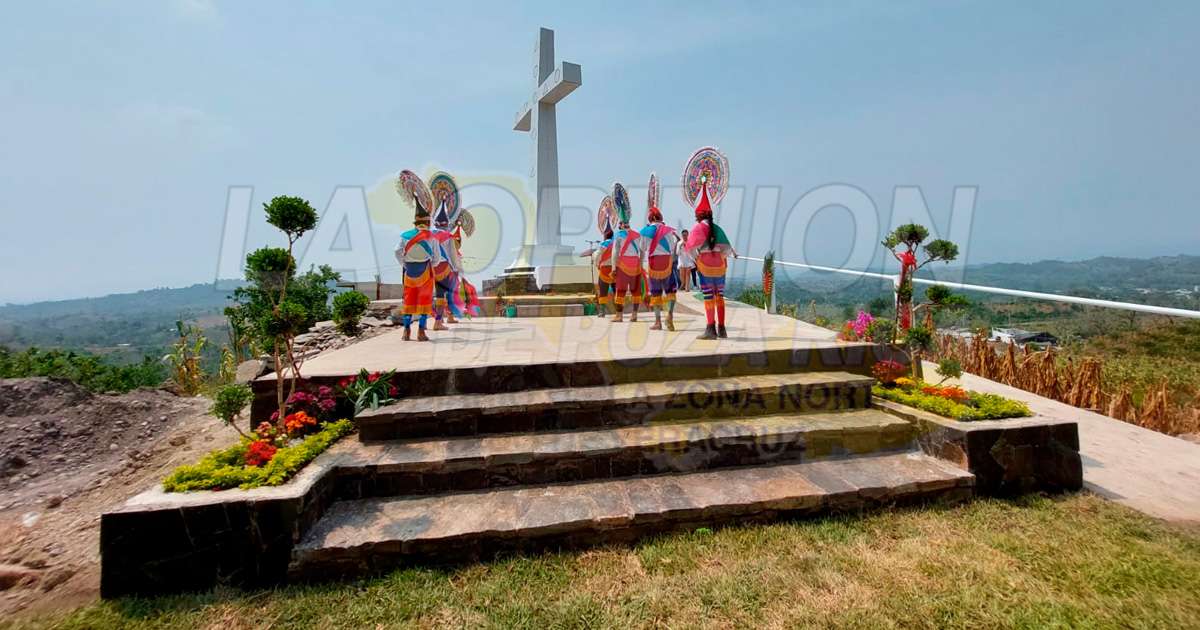 Feligreses celebran el Día de la Santa Cruz