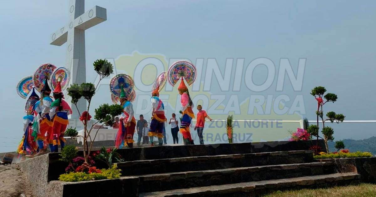 Feligreses celebran el Día de la Santa Cruz