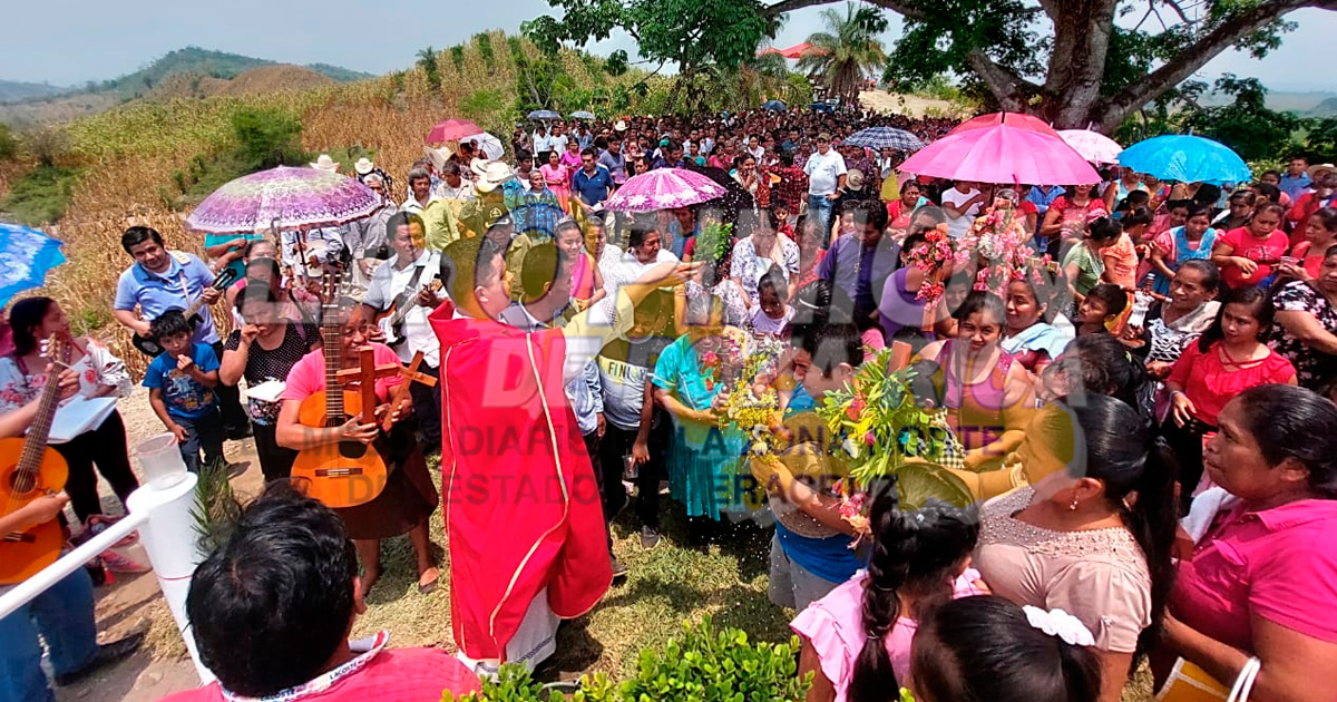 Feligreses celebran el Día de la Santa Cruz