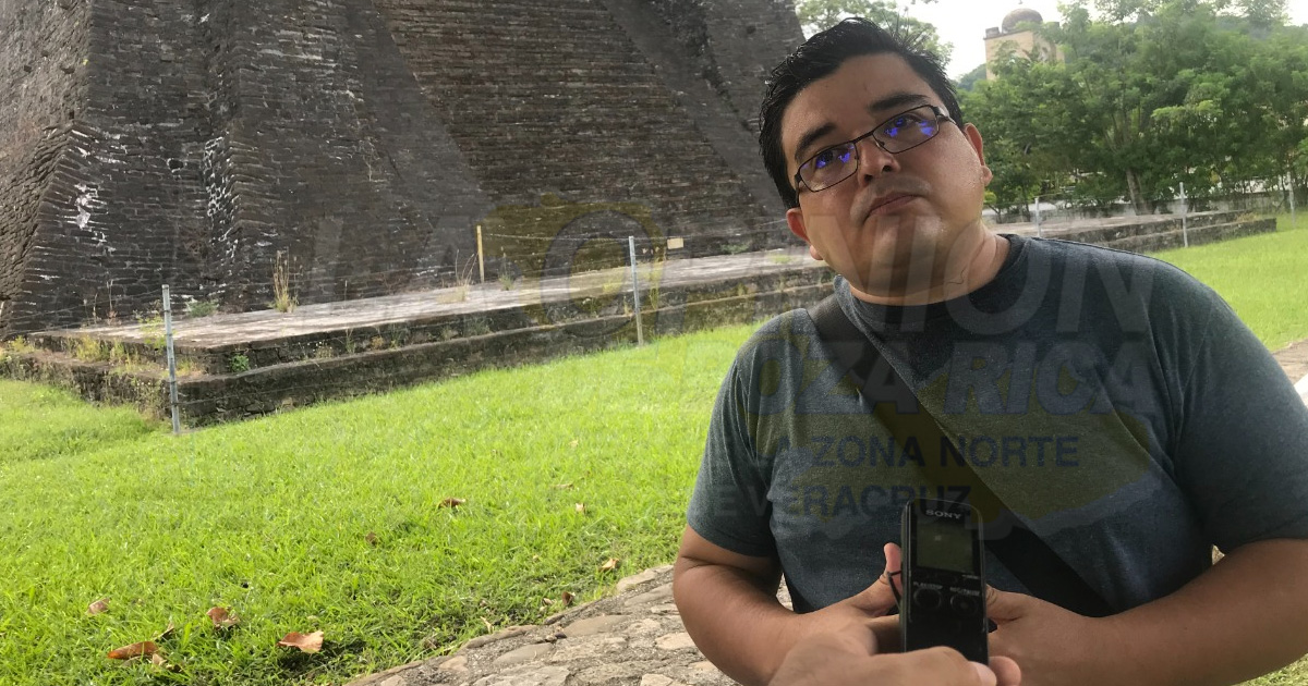 Galardonan a arqueólogo que realizó investigación sobre Castillo de Teayo