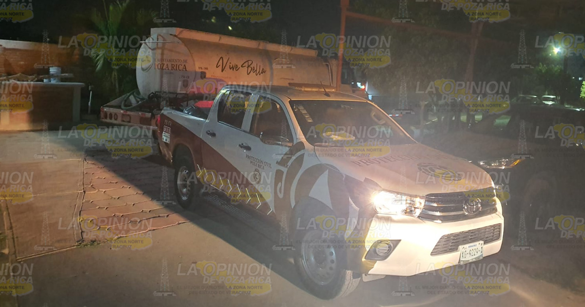 Incendio de pastizal en la carretera Poza Rica-Papantla