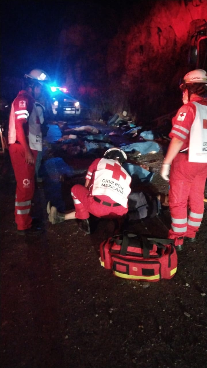 14 muertos por accidente de autobús en Jalisco