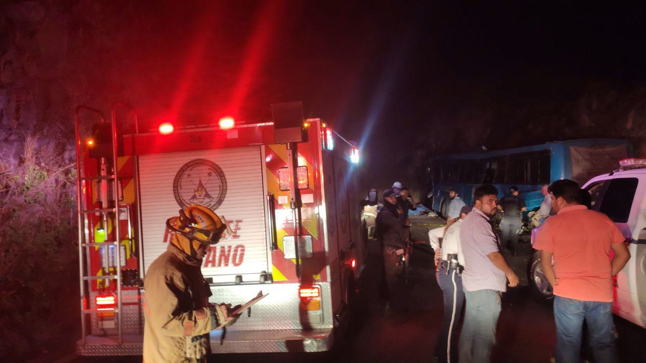 14 muertos por accidente de autobús en Jalisco