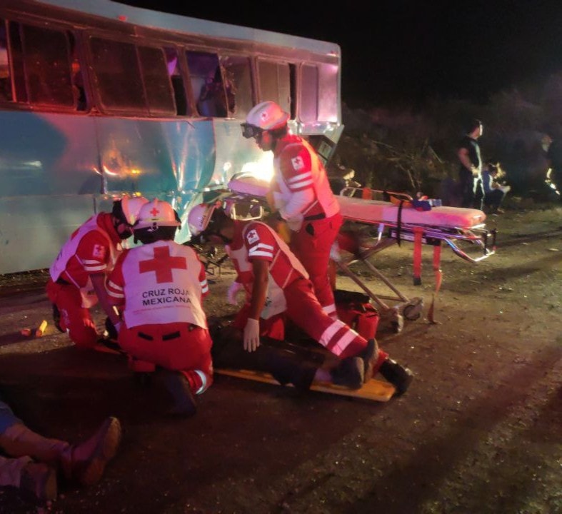 14 muertos por accidente de autobús en Jalisco