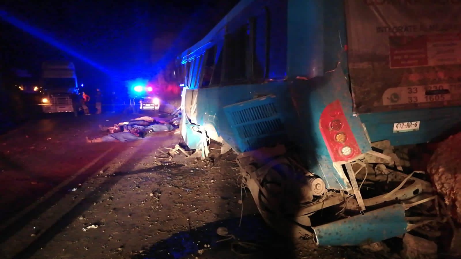 14 muertos por accidente de autobús en Jalisco
