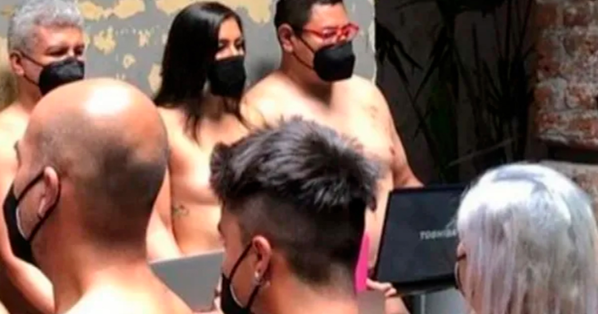 Los desnudos de Spencer Tunick regresan a México; ahora posan frente a Segob