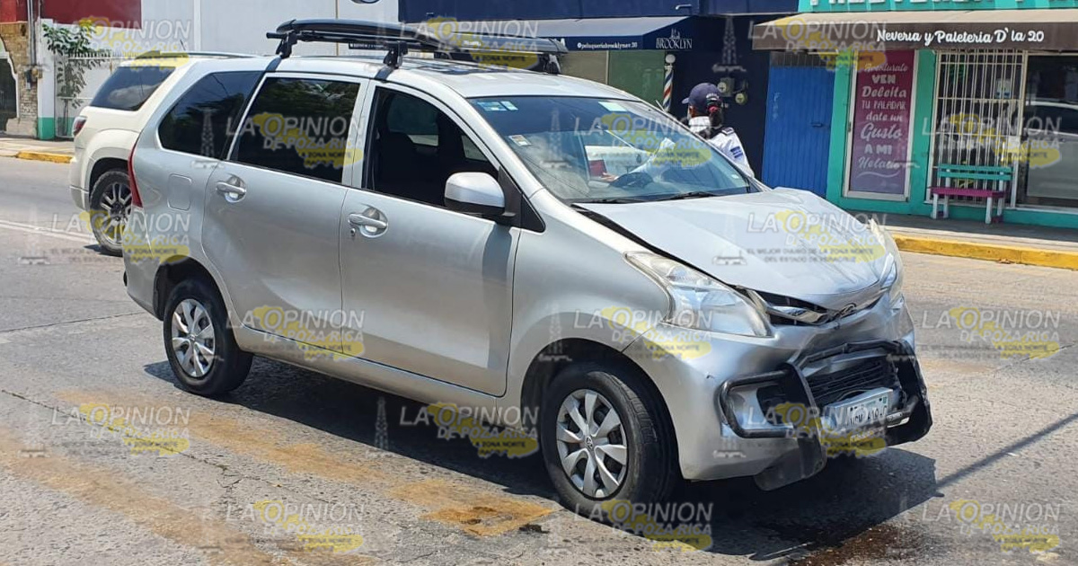 Mujer lesionada tras choque en la colonia Cazones