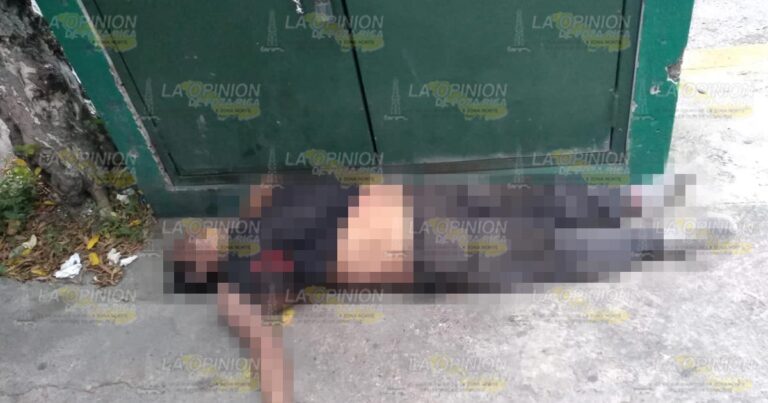 Muere indigente tirado en la banqueta