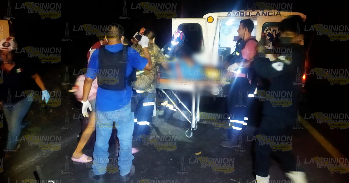 Un muerto y 3 heridos en choque de camioneta y moto