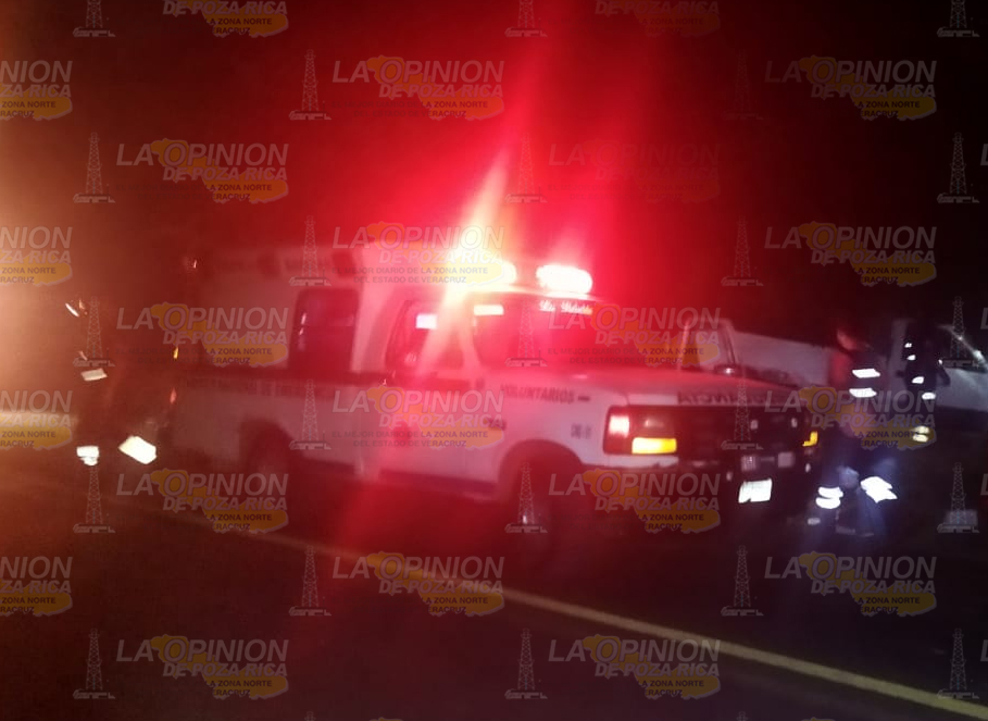 Un muerto y 3 heridos en choque de camioneta y moto