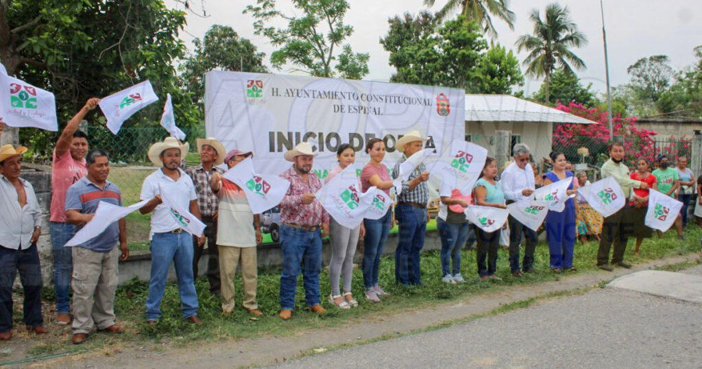 Mejoran imagen urbana en comunidades de Espinal