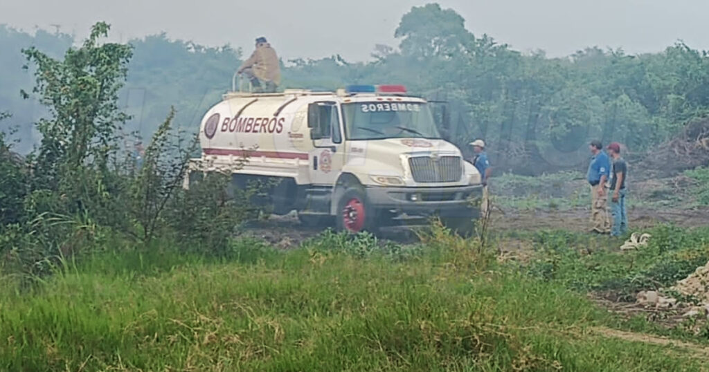 Otra quema de pasto moviliza a bomberos de Tuxpan