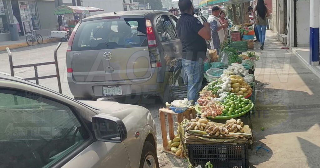 Locatarios del mercado Héroes del 47 de Tuxpan buscan apoyo para reparar drenaje