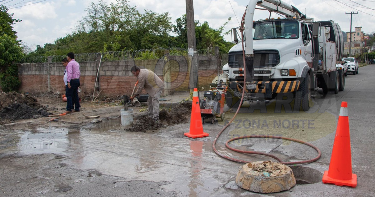 Reparan drenaje colapsado en colonia La Rueda