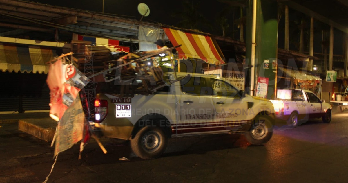 Retiran puestos semifijos en el centro de Poza Rica