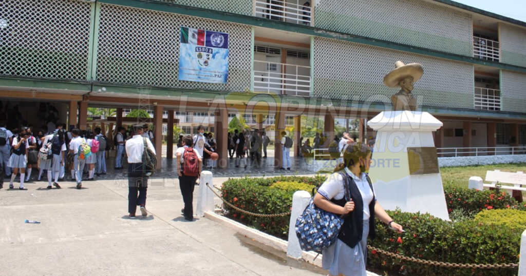 Siguen sin domo en la ESBO #8; lo derribó el huracán