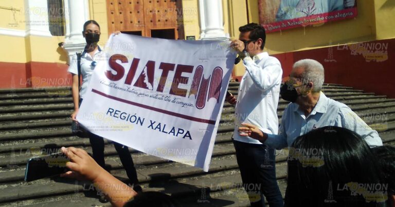 Sindicatos alertan por federalización de la nómina de maestros