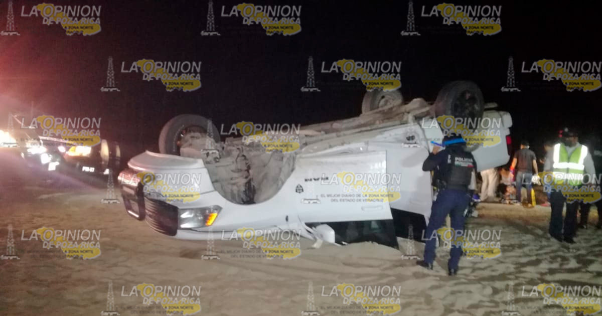 Terminan fiesta volcados en la playa