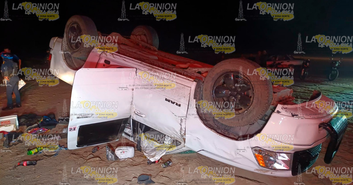 Terminan fiesta volcados en la playa