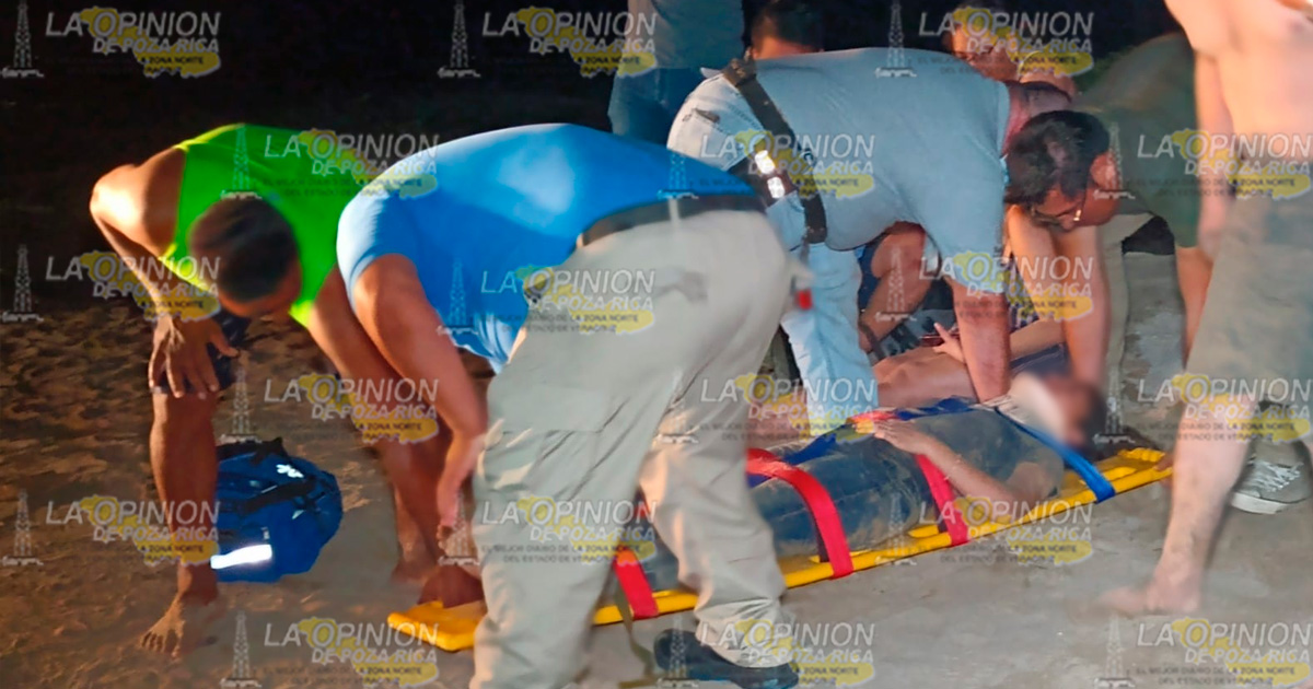 Terminan fiesta volcados en la playa