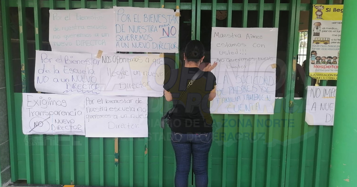 Toman escuela primaria porque les pretenden cambiar a la directora