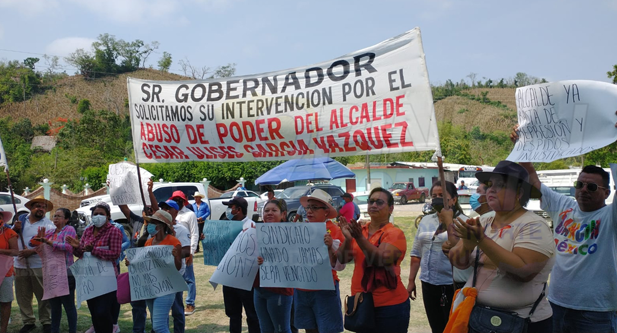 Trabajadores sindicalizados, se manifiestan contra César Ulises