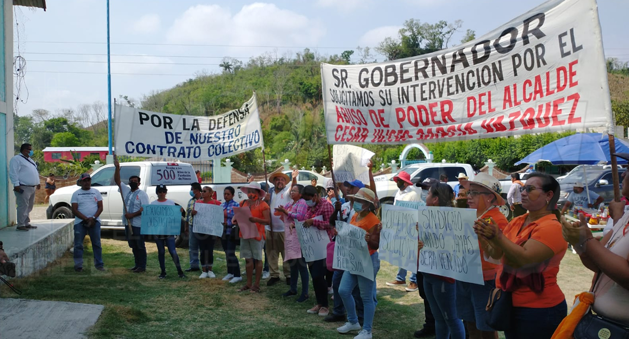 Trabajadores sindicalizados, se manifiestan contra César Ulises