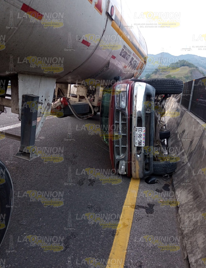 Tractocamión estuvo a punto de matar a una familia