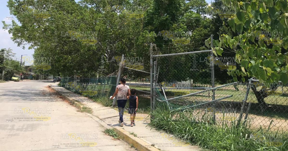 Unidad Deportiva de Álamo, en abandono