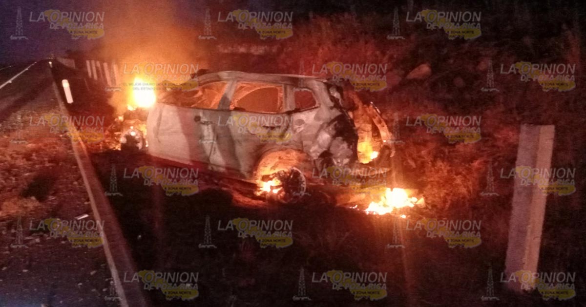 Vuelca camioneta y se incendia en Papantla; hay varios lesionados Vuelca camioneta y se incendia en Papantla; hay varios lesionados